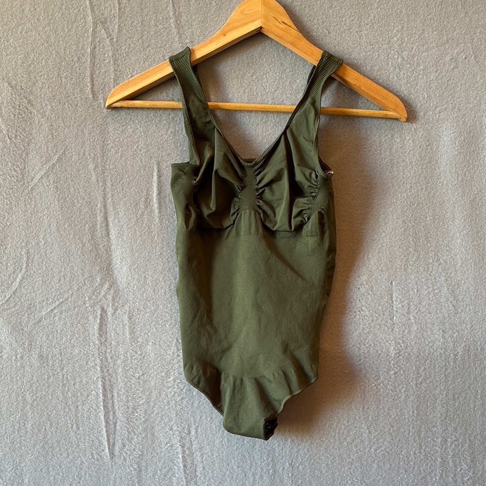 NWT Fabletics Yitty Nearly Naked Shaping Thong Bodysuit in Crisp Pine Size 5X